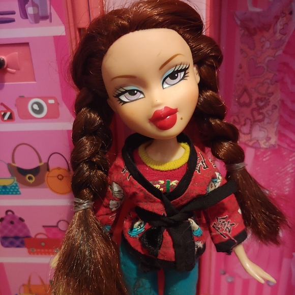 Bratz Play Sportz Roxxi 2005 - Picture 2 of 5